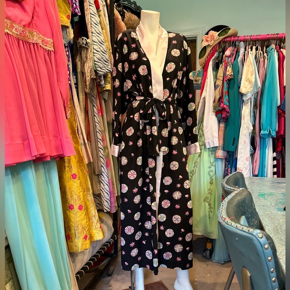 Pastel & Black Robe - Picture 2 of 11